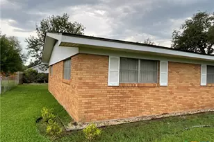 605 3rd St, Cuero, TX 77954 - Photo 6