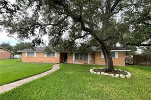 605 3rd St, Cuero, TX 77954 - Photo 1
