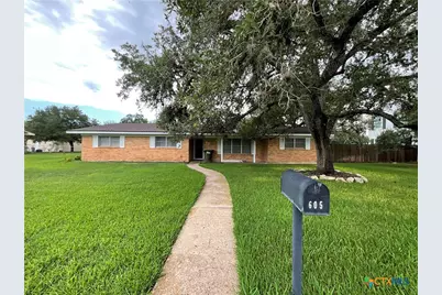 605 3rd Street, Cuero, TX 77954 - Photo 2