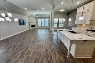 1404 Pioneer Dr, New Braunfels, TX 78132 - Photo 4