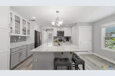 429 Laguna Vista, Seguin, TX 78155 - Photo 6