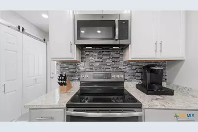429 Laguna Vista, Seguin, TX 78155 - Photo 8