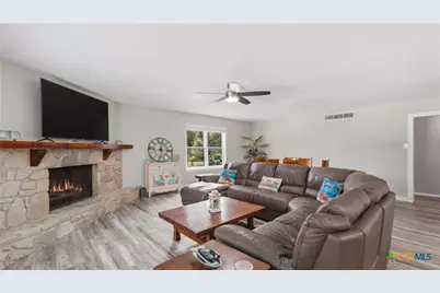 429 Laguna Vista, Seguin, TX 78155 - Photo 4