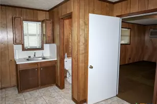 1209 E Morgan, Cuero, TX 77954 - Photo 12