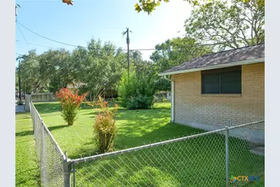 1209 E Morgan, Cuero, TX 77954 - Photo 8