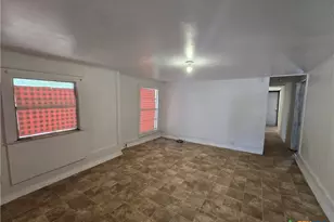 313 Commerce St, Marlin, TX 76661 - Photo 2