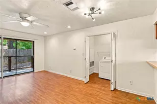 421 W San Antonio St, San Marcos, TX 78666 - Photo 10