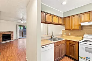 421 W San Antonio St, San Marcos, TX 78666 - Photo 6