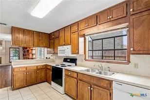 101 Maplewood Dr, Victoria, TX 77901 - Photo 12