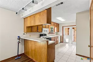 101 Maplewood Dr, Victoria, TX 77901 - Photo 10