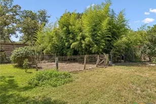 351 E North St, New Braunfels, TX 78130 - Photo 32