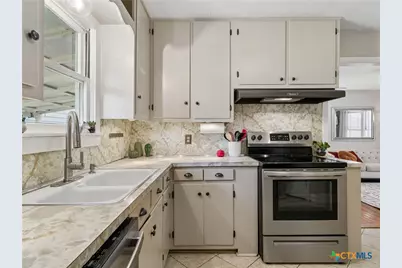 351 E North Street, New Braunfels, TX 78130 - Photo 14