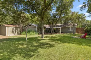 351 E North St, New Braunfels, TX 78130 - Photo 36