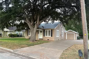 326 S Texana St, Hallettsville, TX 77964 - Photo 2