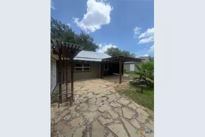 326 S Texana Street, Hallettsville, TX 77964 - Photo 8