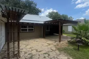 326 S Texana St, Hallettsville, TX 77964 - Photo 8