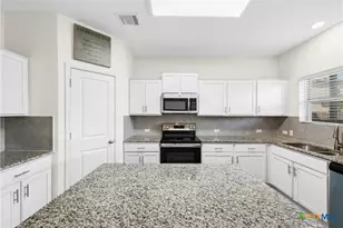 513 Circle Wy, Jarrell, TX 76537 - Photo 10