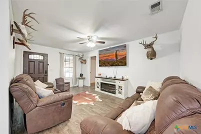 1407 W Avenue C, Lampasas, TX 76550 - Photo 10