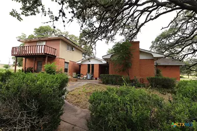 229 E Fannin Street, Goliad, TX 77963 - Photo 2