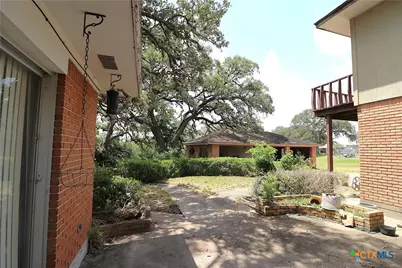 229 E Fannin Street, Goliad, TX 77963 - Photo 32