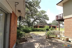 229 E Fannin St, Goliad, TX 77963 - Photo 32