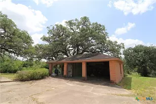 229 E Fannin St, Goliad, TX 77963 - Photo 38