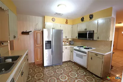 229 E Fannin Street, Goliad, TX 77963 - Photo 10