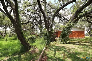 229 E Fannin St, Goliad, TX 77963 - Photo 36