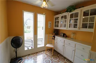 229 E Fannin St, Goliad, TX 77963 - Photo 8