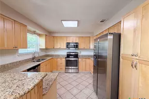 2803 Persimmon Dr, Killeen, TX 76543 - Photo 2