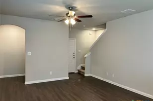 3414 Lindsay Ln, Seguin, TX 78155 - Photo 4