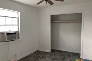 702 San Antonio Ave, Seguin, TX 78155 - Photo 4