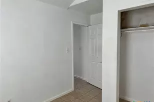 702 San Antonio Ave, Seguin, TX 78155 - Photo 8