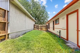 1514 Vista Hill St, San Antonio, TX 78213 - Photo 22