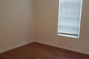 913 S 13th St, Temple, TX 76504 - Photo 4