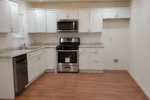 913 S 13th St, Temple, TX 76504 - Photo 2