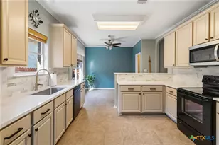 792 San Luis, New Braunfels, TX 78132 - Photo 8
