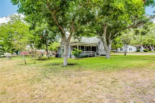 1122 N Ave H, Shiner, TX 77984 - Photo 8