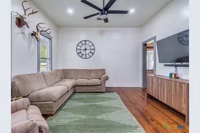 1122 N Avenue H, Shiner, TX 77984 - Photo 12