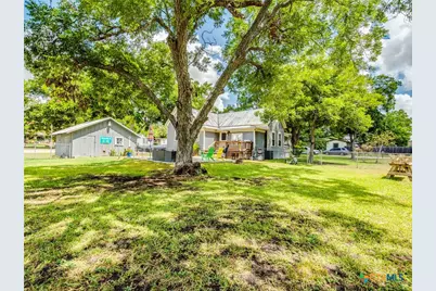 1122 N Avenue H, Shiner, TX 77984 - Photo 28