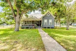 1122 N Ave H, Shiner, TX 77984 - Photo 2