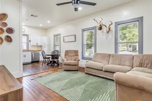 1122 N Ave H, Shiner, TX 77984 - Photo 10