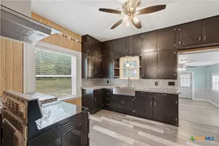 104 N Bright St, Gonzales, TX 78629 - Photo 14
