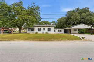 104 N Bright St, Gonzales, TX 78629 - Photo 4