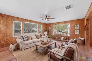 104 N Bright St, Gonzales, TX 78629 - Photo 6