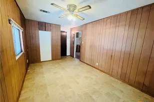 817 N Goodrich St, Seguin, TX 78155 - Photo 8