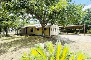 817 N Goodrich St, Seguin, TX 78155 - Photo 4