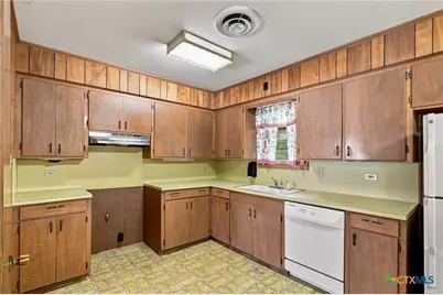 205 E Brazos Street, Victoria, TX 77901 - Photo 8