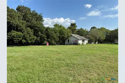 505 S Esplanade Street, Cuero, TX 77954 - Photo 2