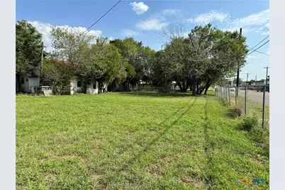 505 S Esplanade Street, Cuero, TX 77954 - Photo 4